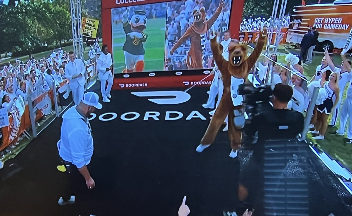 Let’s Go! 💙🤍🦁🤍🤍🤍🤍#PennStateWhiteOut #BeatOregon #CollegeGameDay