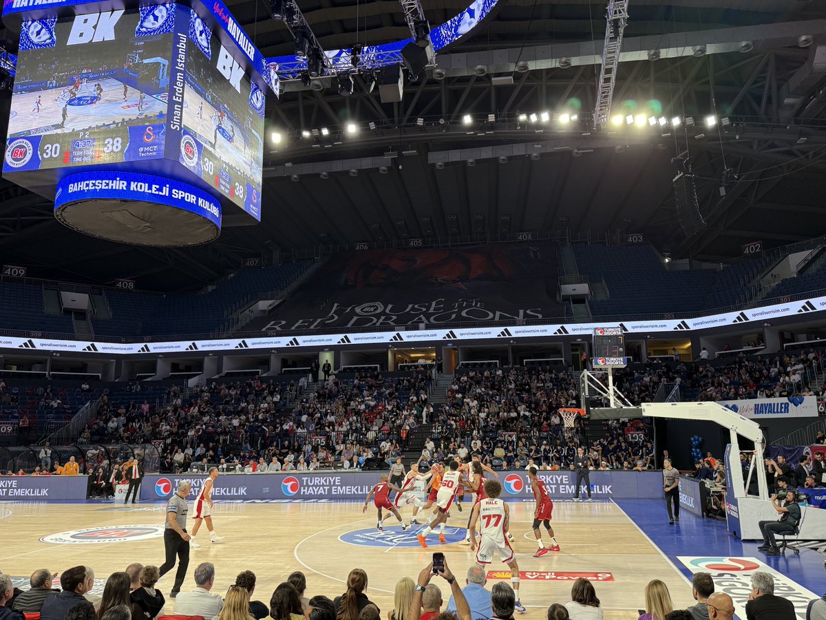 Solid matchup between Bahcesehir and Galatasaray in the Turkish League first round.

After 5 years of service and 223 appearances in the NBA, Malachi Flynn makes his int’l debut today - already dropped 12 points in the first half.