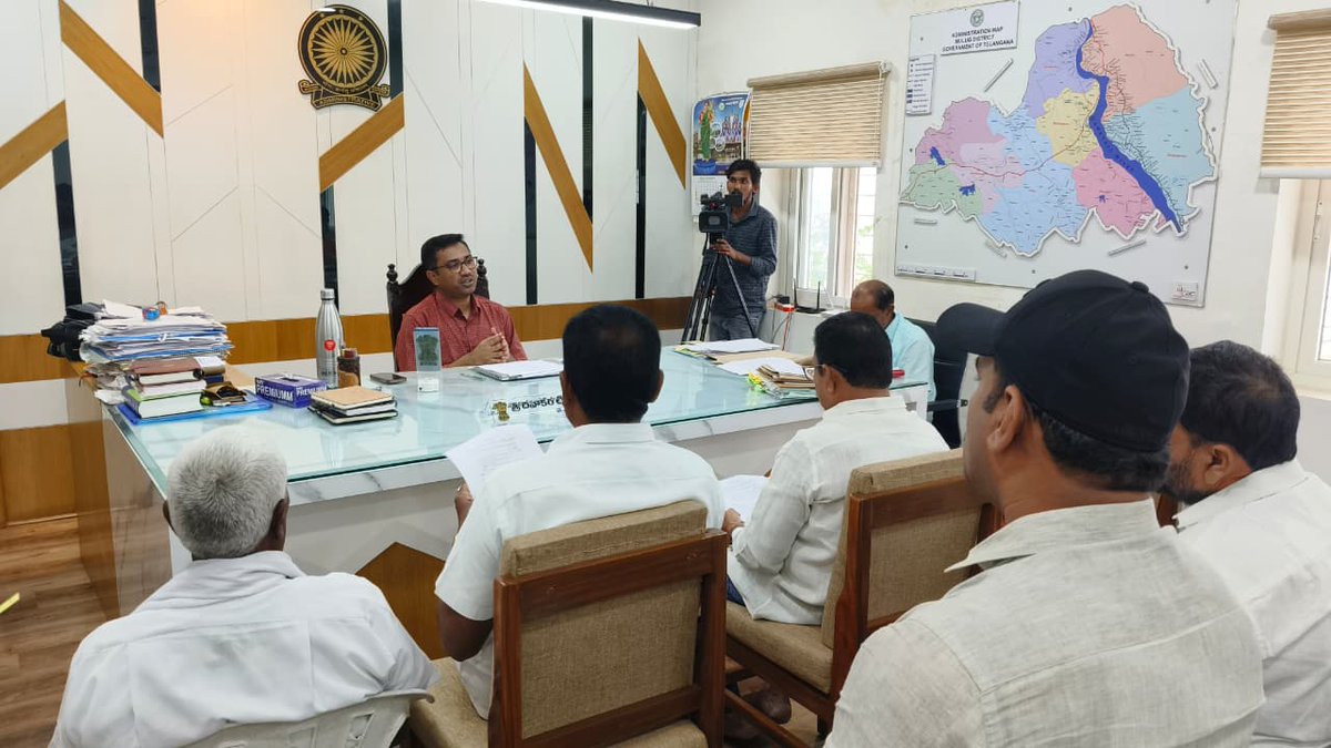 స్థానిక సంస్థల ఎన్నికల నిర్వహణలో భాగంగా జిల్లాలో జెడ్.పి.టి.సి, ఎం.పి.పి స్థానాలకు రాష్ట్ర ఎన్నికల కమిషన్ మార్గదర్శకాలను అనుసరిస్తూ రిజర్వేషన్లు ఖరారు చేయడం జరిగిందని రాజకీయ పార్టీల ప్రతినిధుల సమావేశంలో గౌరవ జిల్లా కలెక్టర్ గారు తెలిపారు
<a href="/TelanganaCMO/">Telangana CMO</a> 
<a href="/TelanganaCS/">Office of Chief Secretary, Telangana Govt.</a> 
<a href="/IPRTelangana/">IPRDepartment</a>