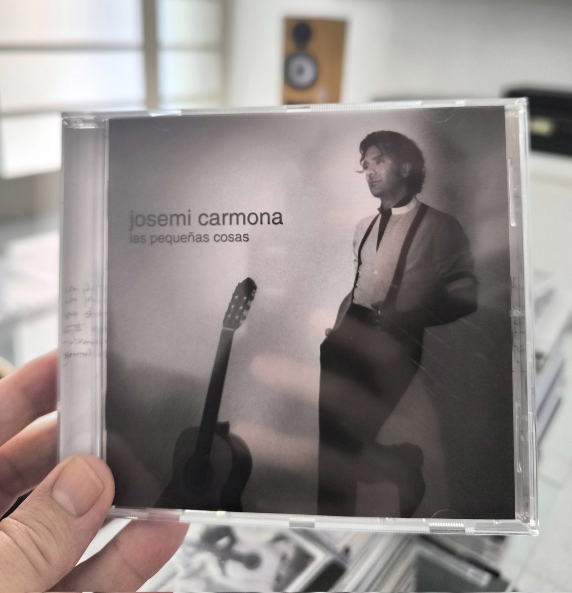 elsotaescala's tweet image. DEBUT en SOLITARI del GITARRISTA de #Ketama #JosemiCarmona i tota una DECLARACIÓ musical d'INTENCIONS. VARIAT CÒCTEL en torn al #Flamenc amb tendència cap a #Jazz i #Pop. ALTÍSSIM NIVELL i aportacions IL·LUSTRES: #PacoDeLucía i banda, #DaveHolland #BuggeWesseltoft o #JorgeDrexler