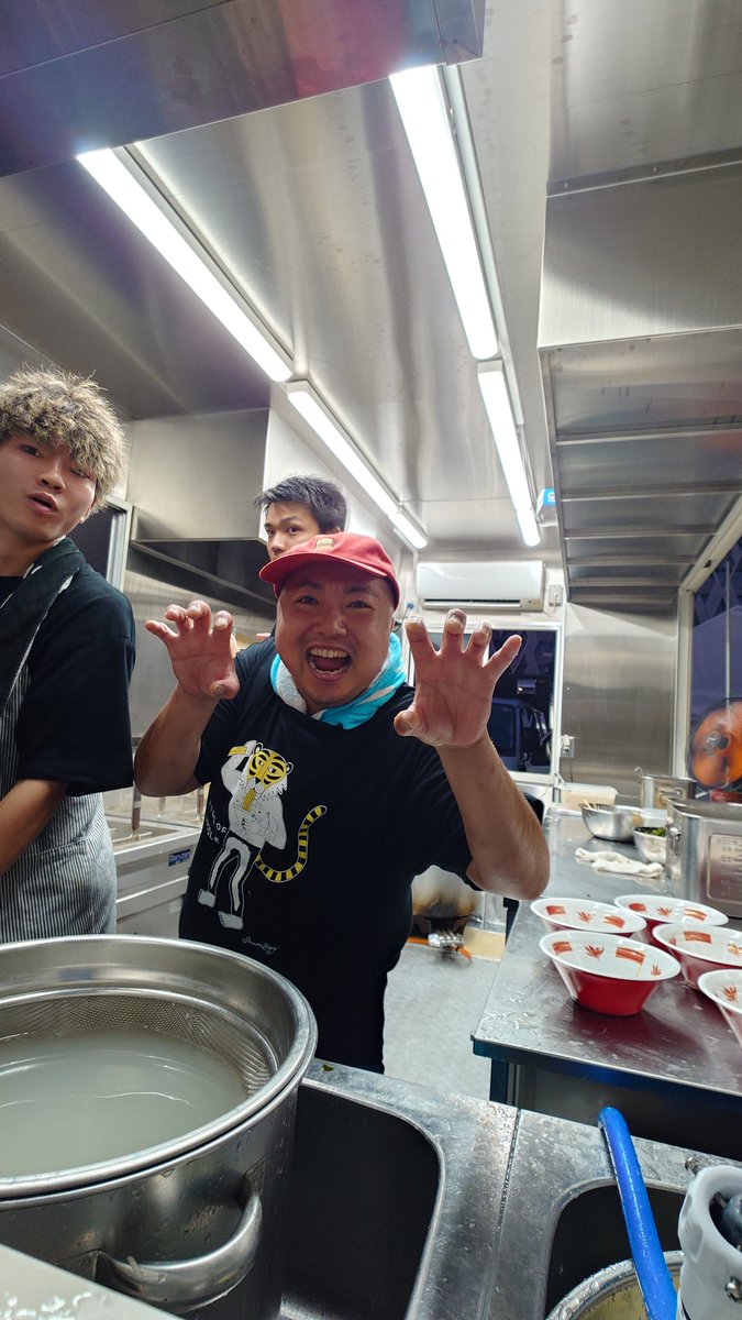 satoh_san19206's tweet photo. ゴールデンタイガーin @nakanoramen2025
イベント限定『AKM』
昼はそのままで、夜はトッピング有りで
玉子無しでも脂が玉子の替わりをして啜り具合はいつも通りで最高！
この麺と味付き背脂の組み合わせはマジで最高です✨ https://t.co/I5vOO6KJFu