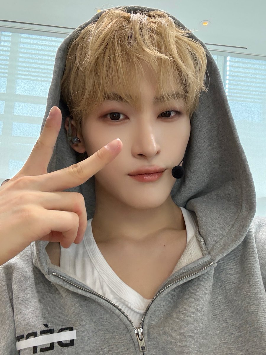 at_ALL_H_OURS's tweet image. [#유민]
음중도 마무리♥️

#ALL_H_OURS #올아워즈
#YOUMIN #유민