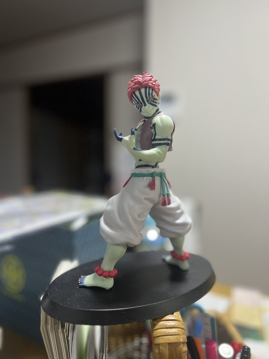 z_uga's tweet photo. 実家帰ったらなんか猗窩座おった笑
アニメあんま見ない親が好きって言ってたし鬼滅ってすごいな https://t.co/jWP6TpC2Ge