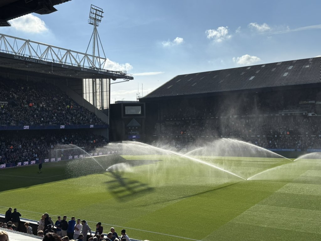 Nice of Blackburn to lend us some water to water the pitch ! 

#ITFC