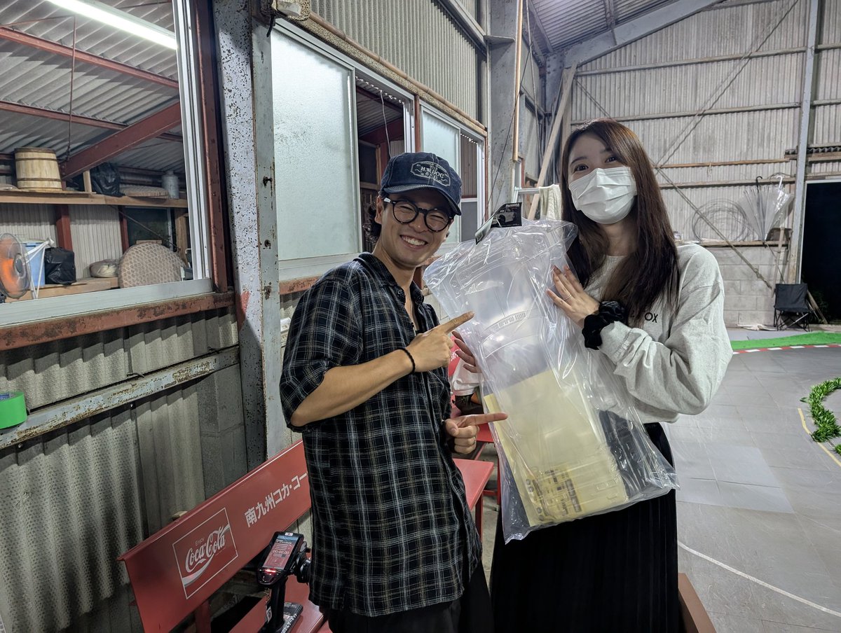 KagoshimaDRIFT's tweet photo. CCドリフトミーティング リターンズ!
優勝はエロ師!
景品はパンドラさんのFC!!
おめでとうございます♪
じゃんけん大会は…
よっしーさんがETOworksさんのフッ素グリスをゲット!😍
そして…
ryoさんがPandoraRCのハコスカをゲット!!😚
おめでとうございます✨
#PandraRC
#ETOworks https://t.co/dhgfDIdfRR