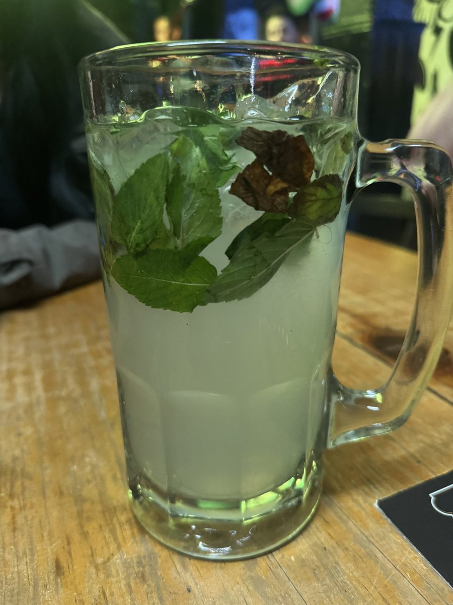 Mmmmmm la noche apenas comienza!!!🍺