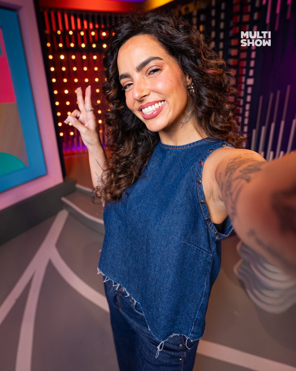 multishow's tweet photo. 11 aninhos de Laurão na casa, com muita música, entrevistas irreverentes e estilo… Olha ela toda de Pool Jeans da @riachuelo. Linda!
#VesteEVai #PoolJeans #publicidade https://t.co/lKGtxeNn3M