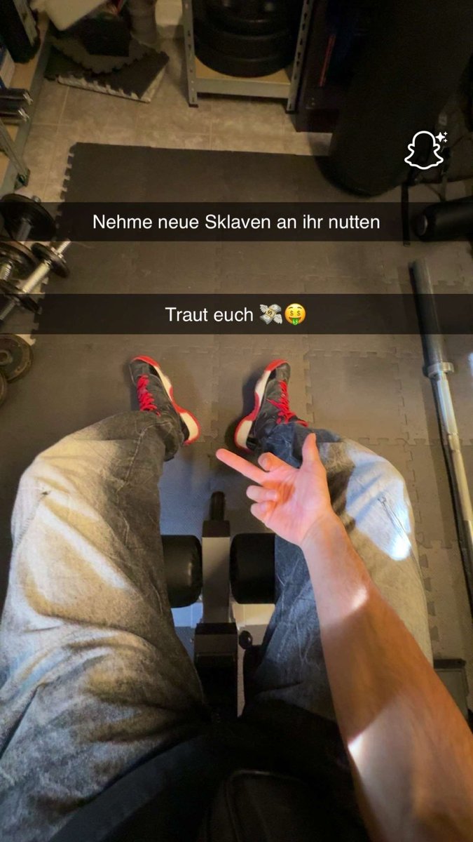 e_cashmaster's tweet photo. Euer Master ist gierig nach eurer Patte
Und ihr wollt seine Aufmerksamkeit 
Ihr wisst wie ihr sie bekommt Zack Zack abdrücken😈
Als Belohnung dürft ihr meine Schuhe küssen ihr Hunde

#cashmastersRT #feet #feetworshi̇p #master #fag #cashpig https://t.co/evGnOA18xN
