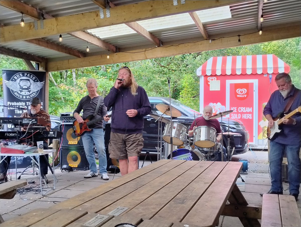 gowenmedia's tweet image. Great afternoon at @Barrysidingscaf watching bus pass busting out some blues rock classics 🎶🎤🎸🤘#buspass #blues #rock #covers #live #music #barrysidings #trehaford #rhondda