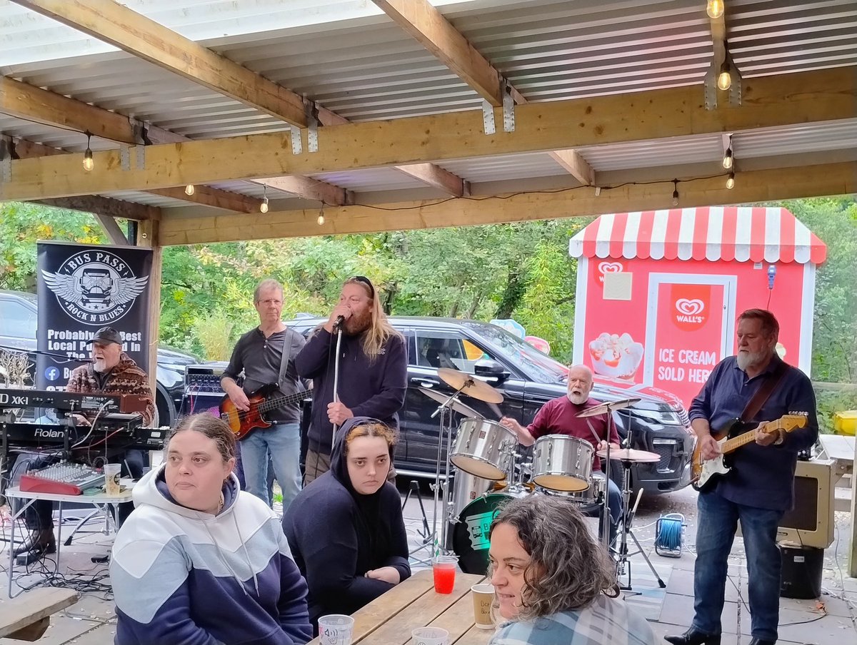 gowenmedia's tweet image. Great afternoon at @Barrysidingscaf watching bus pass busting out some blues rock classics 🎶🎤🎸🤘#buspass #blues #rock #covers #live #music #barrysidings #trehaford #rhondda