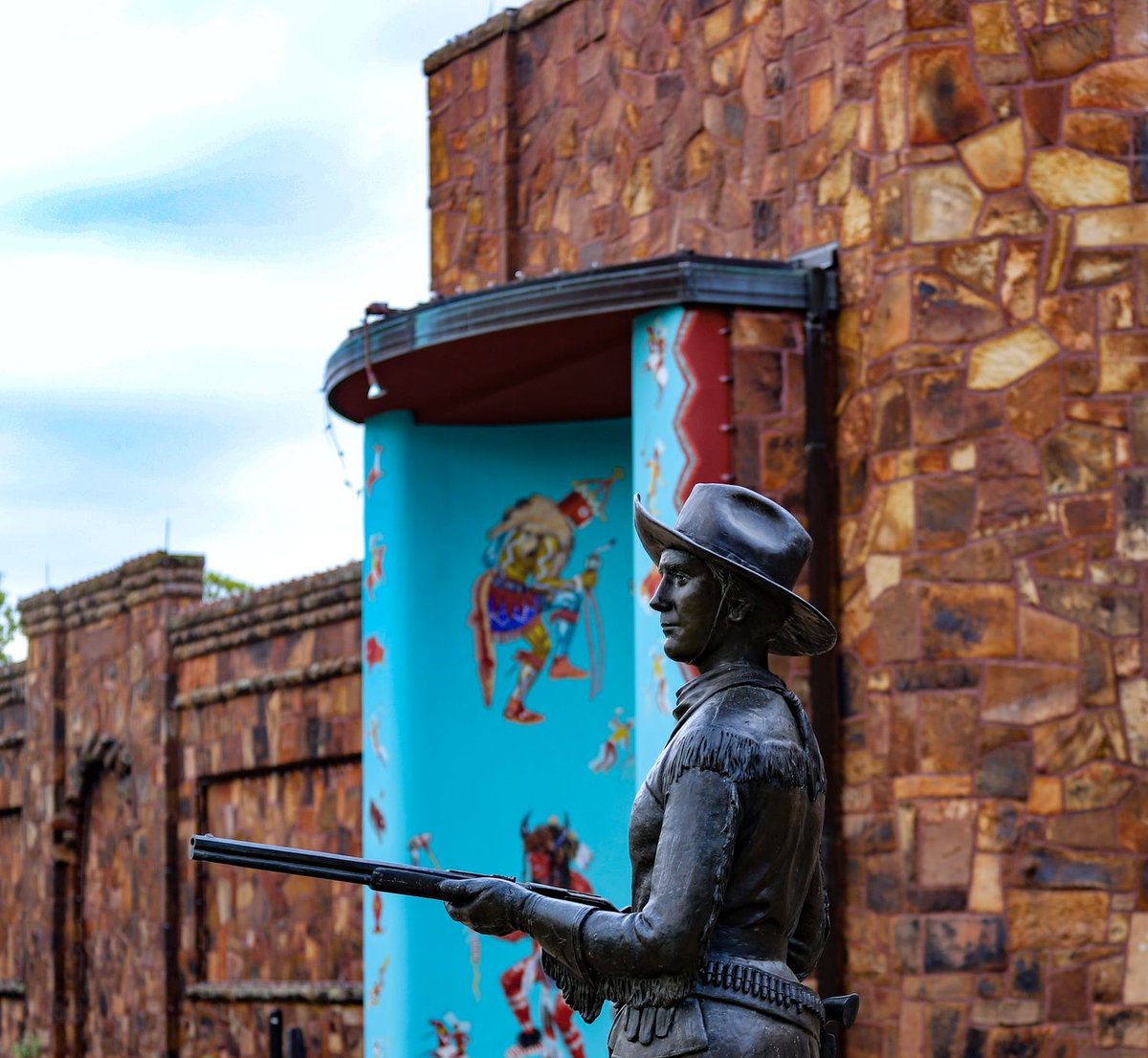 It is finally the weekend! Visit us from 10 am - 5 pm today and tomorrow!
#sculpture #bellestarr #museum #fineart
