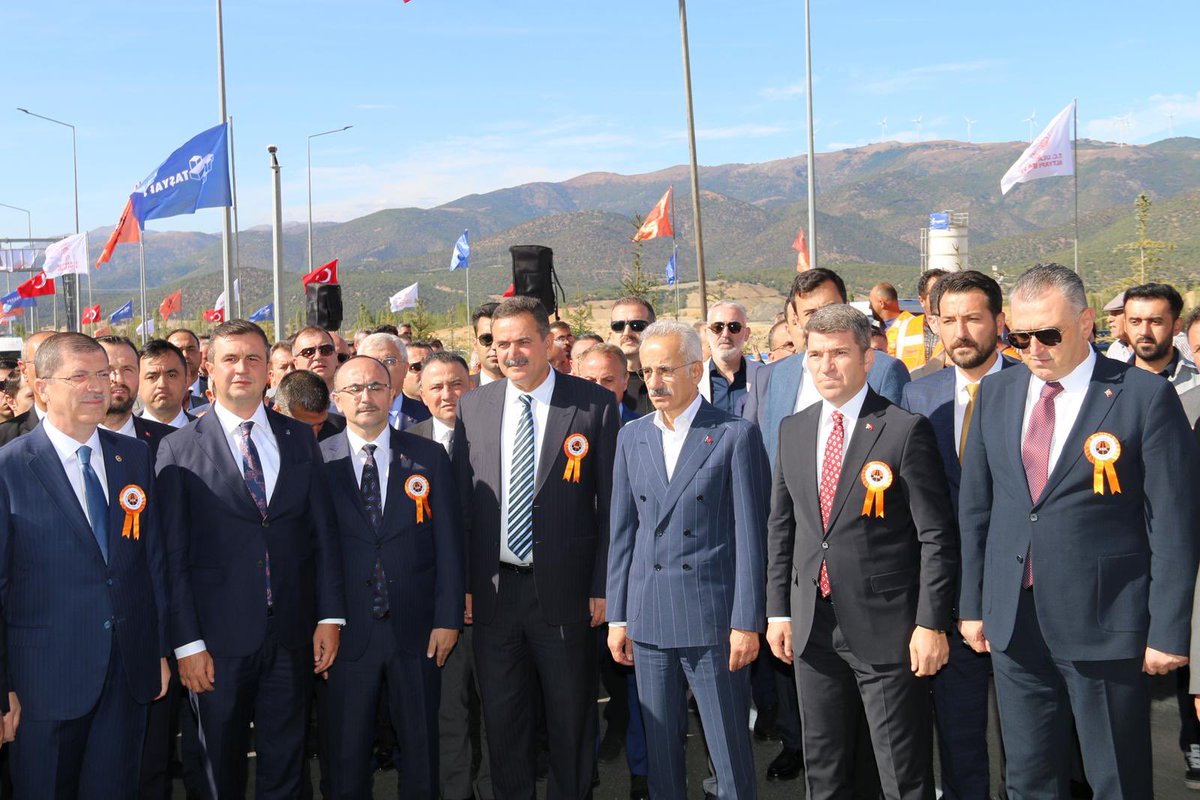 Amasyamız’da ulaşıma hız ve konfor katacak Aydınca Varyantı ve Şehit Ahmet Özsoy Tüneli Ulaştırma ve Altyapı Bakanımız Sayın Abdulkadir Uraloğlu’nun katılımıyla hizmete açıldı.

Amasyamız’a Hayırlı Uğurlu Olsun!

<a href="/RTErdogan/">Recep Tayyip Erdoğan</a> 
<a href="/a_uraloglu/">Abdulkadir URALOĞLU</a> 
<a href="/avgalipuzun/">Galip Uzun</a> 

#ŞehitAhmetÖzsoyTüneli