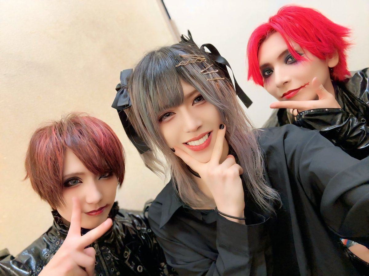 BlackHole
ありがとうございました！

思い出たくさんのステージ
また戻ってこれるように頑張ります。

そして
ヴィルシーナの民
さいこーです🌙*ﾟ

主役とは取り損ねたˆ ඉ́  ̫ ඉ̀ ˆ

<a href="/verxina_Mar/">ヴィルシーナ Mar</a>
<a href="/zikirudayo/">ジキル</a> 

𝒟𝒶𝒾𝒸𝒽𝒾