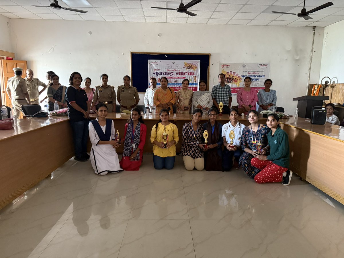 OfficerBallia's tweet photo. 📍टाउन डिग्री कॉलेज, बलिया
#MissionShakti 5.0 के अंतर्गत वाद–विवाद, #BetiBachaoBetiPadhao व नुक्कड़ नाटक का आयोजन हुआ।

मुख्य अतिथि: ASP कृपा शंकर व DPO डॉ. अमरेंद्र कुमार पौत्स्यायन
@MinistryWCD @dmballia @AngelSingh99 https://t.co/iyvXQGce4g