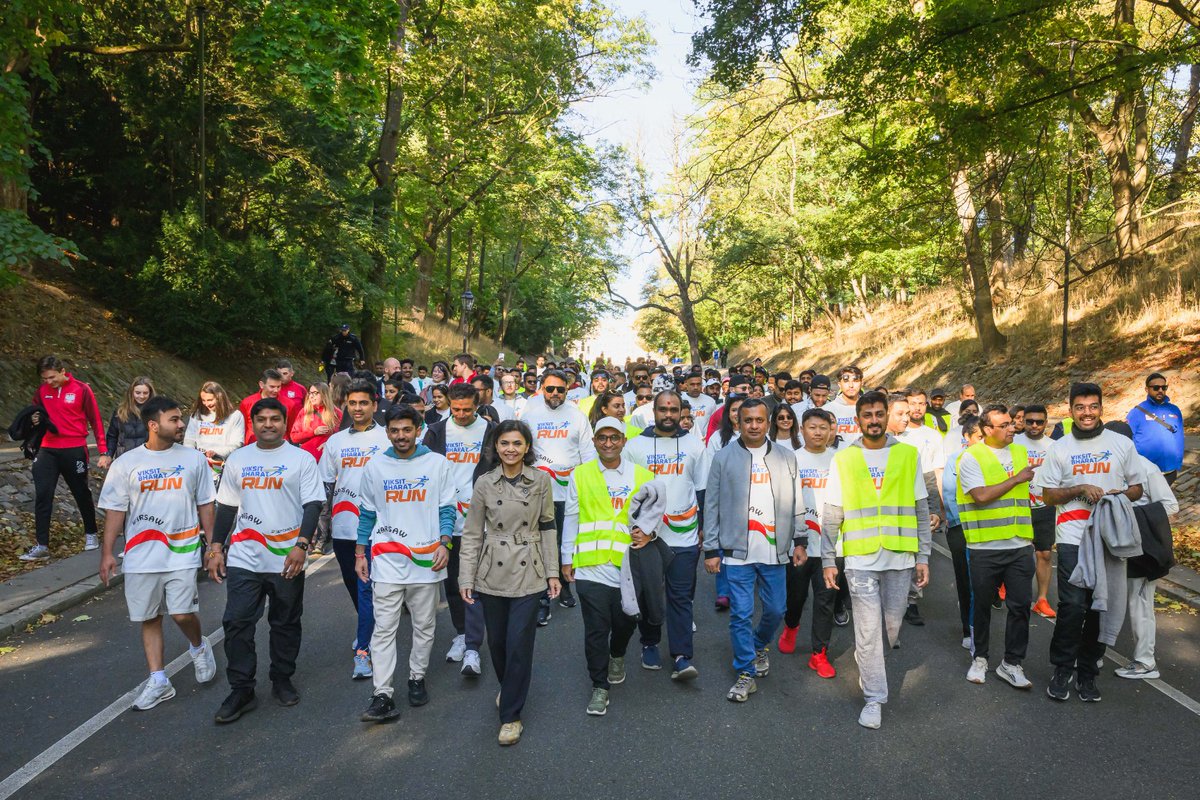IndiainPoland's tweet photo. On the road to a #ViksitBharat !

The Embassy of India organized the #ViksitBharatRun on 27 September 2025 to motivate the Indian diaspora to contribute towards building a self-reliant and Viksit Bharat i.e. a Developed India. More than 170 members of the Indian diaspora and 12 Polish influencers and sports persons participated in the Warsaw edition of the Viksit Bharat Run 2025. 

@MEAIndia @MyBharatGov @YASMinistry @PMOIndia @IndianDiplomacy