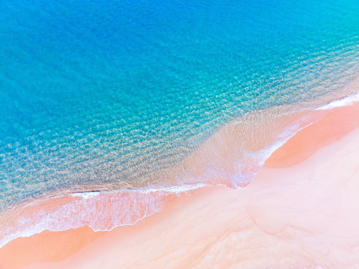 Yes, this sand is really pink. Yes, it’s calling your name. 💕

#IslandRoutes #Bahamas