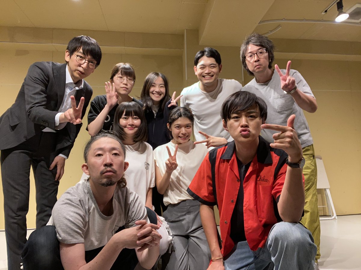 anna1225natsu's tweet image. #エトエ 『#人々 』無事終演✨ゆるっとした雰囲気でがっつりコントが出来てとても嬉しかったです😻
ドキドキでしたが、観終わった方々が「笑った〜面白かった〜」とニコニコ言ってくれてポカポカしました🍲😢
観に来た父も、今まで使っているのを見たことがない有料LINEスタンプを叩き出していました。