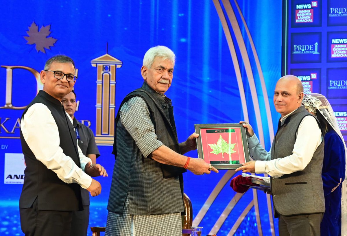 OfficeOfLGJandK's tweet image. A felicitation ceremony was held today to honor the Army, NDRF, SDRF, J&amp;amp;K Police personnel, NGOs &amp;amp; Civil Admin officials for their exceptional and selfless service during the recent natural catastrophe in J&amp;amp;K UT.