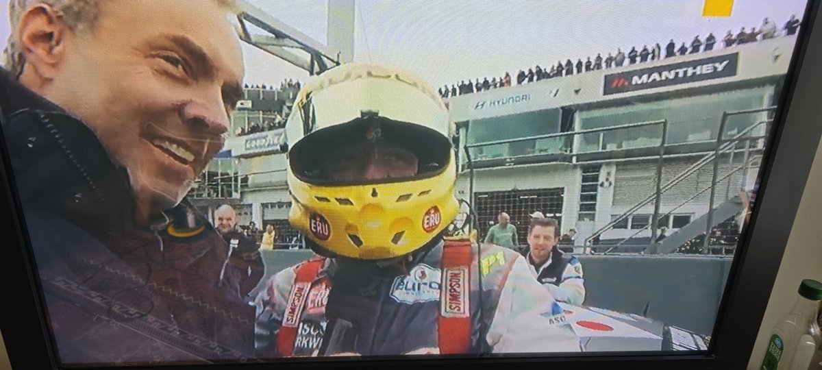 DutchHouseMouse's tweet image. Haha "the Coronel-pocket" Veel plezier Tom en good luck! @TomCoronel