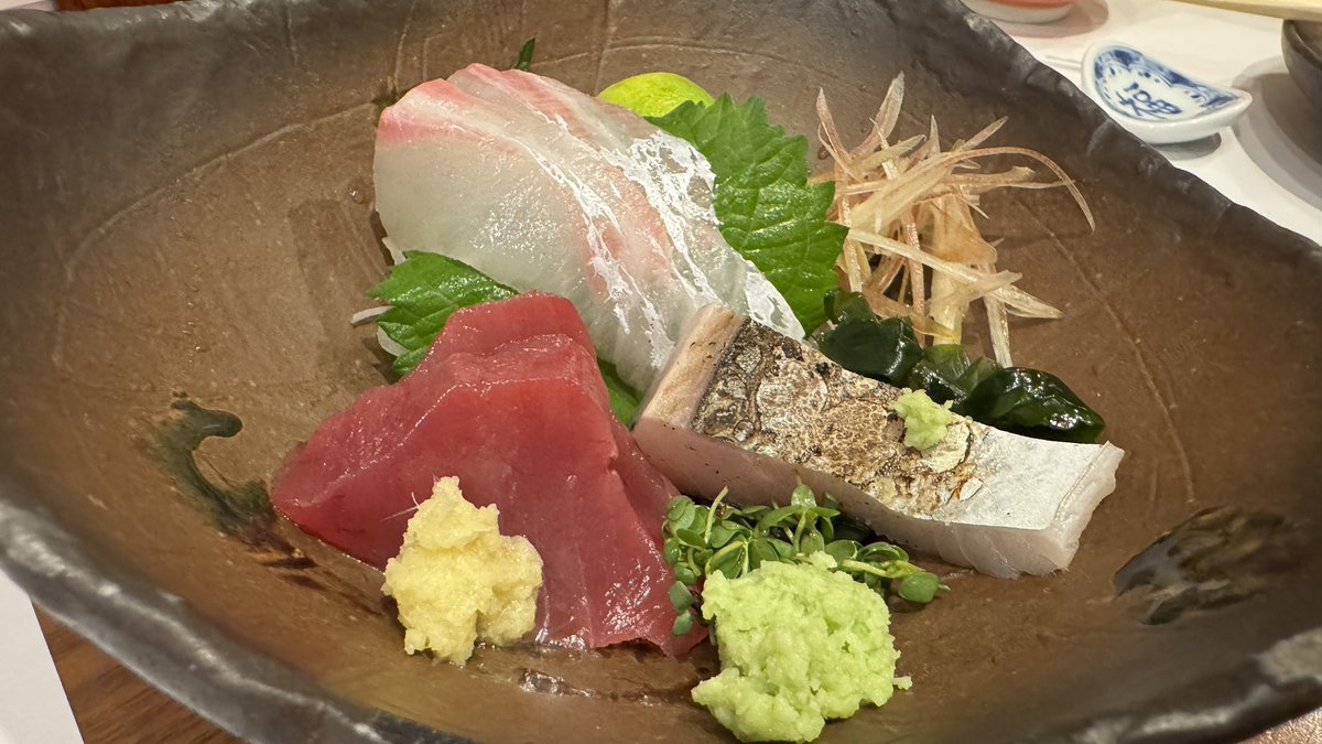 MrMahalo1961's tweet image. 皆さま、こんばんは~🌛ワタクシさかぽんと👹鬼嫁は思い立ったが吉日😆車をぶっ飛ばし現在、広島県福山市の居酒屋で一杯やらせて頂いております😁今宵は広島の美味しいお酒と瀬戸内海の美味しいお魚で堪能しております😃それでは皆さま、今宵も盛大にカンパーイ🍻
#居酒屋 #福山市 #日本酒