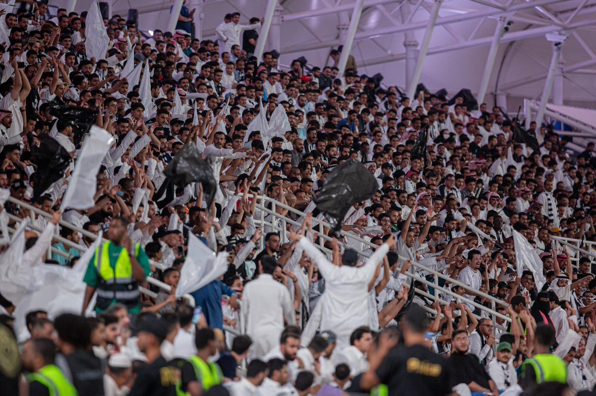 لن تسير وحيداً بعون الله 
وعشاقك هم أصحاب القرار