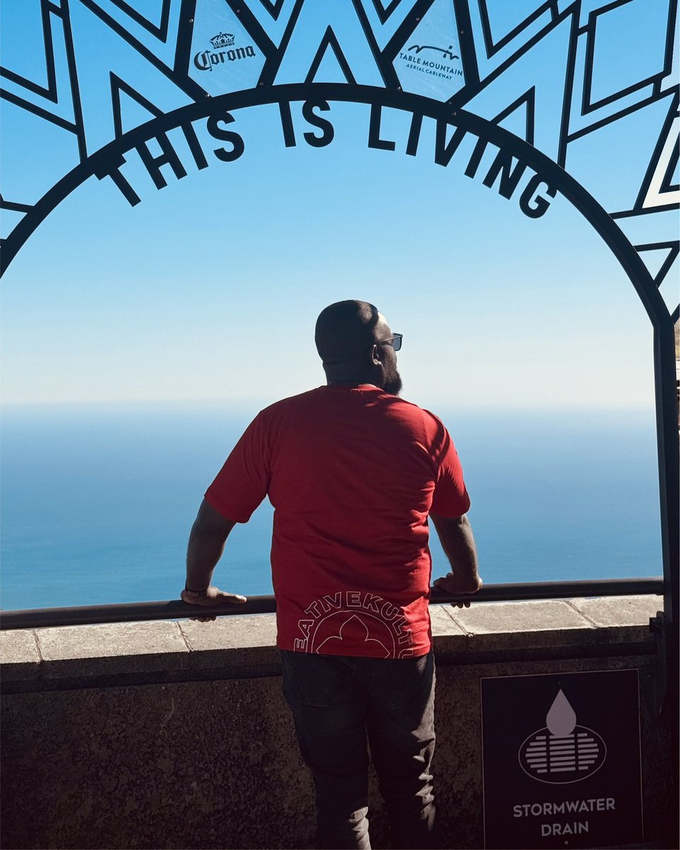 Dinholazo's tweet image. This indeed is living! @5ishur rocking #KreativeKultureKlub by @DGD_Extensions outsiddddddde 🤾🏾‍♂️🔥🔥🔥  #CraftedForYou