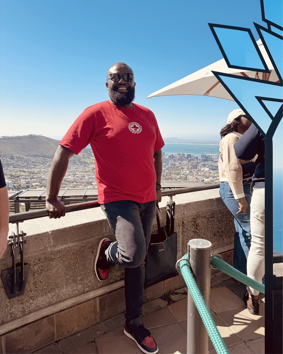 Dinholazo's tweet image. This indeed is living! @5ishur rocking #KreativeKultureKlub by @DGD_Extensions outsiddddddde 🤾🏾‍♂️🔥🔥🔥  #CraftedForYou