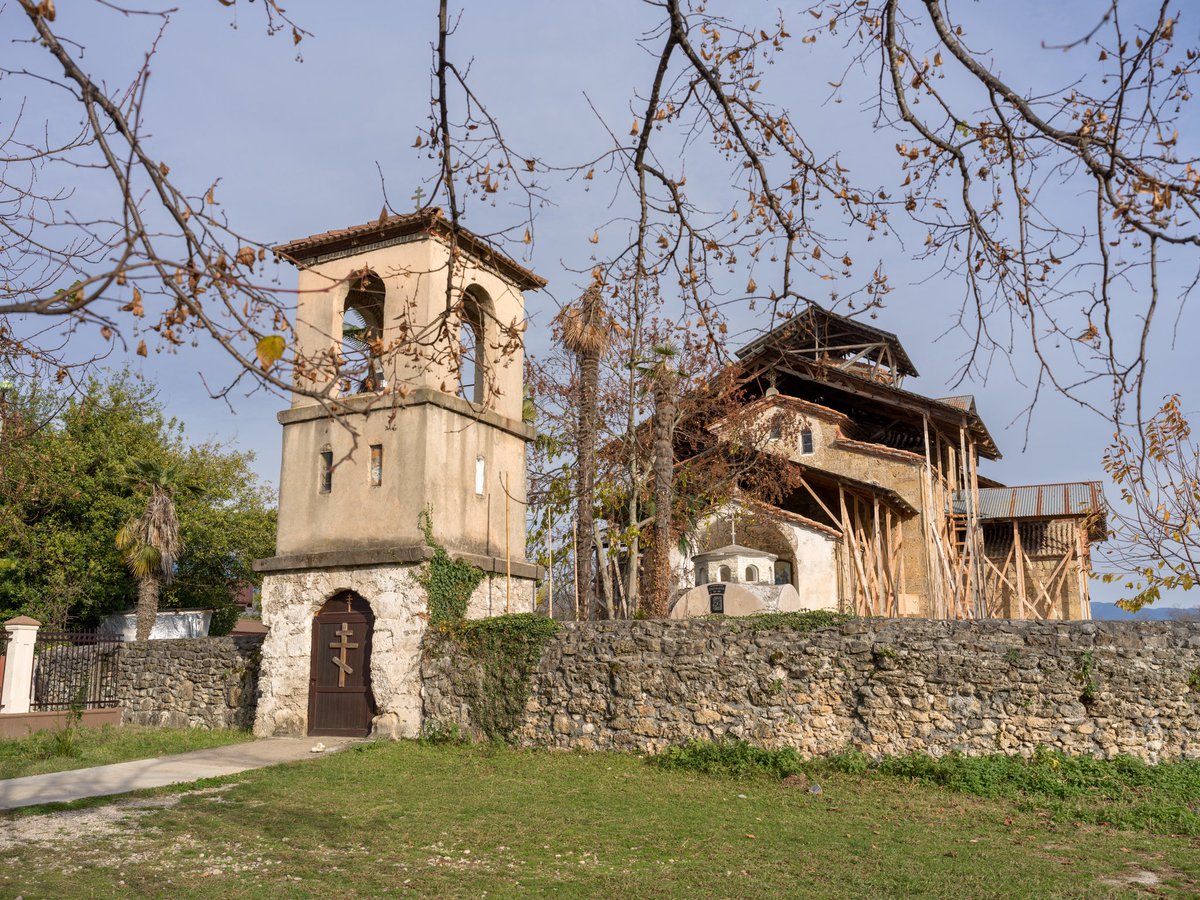 Estraniero's tweet photo. #Кавказ, декабрь 2024: #Церковь Успения в с. Лыхны, X–XI вв. / #Caucasus, December 2024: #Church of the Dormition of the Blessed Virgin Mary in the village of Lykhny, 10th–11th centuries

 #photooftheday #travel #hasselblad #hasselbladx2d #x2d #xcd38v #photography #artemkuzminykh https://t.co/L5pVqBGuf1