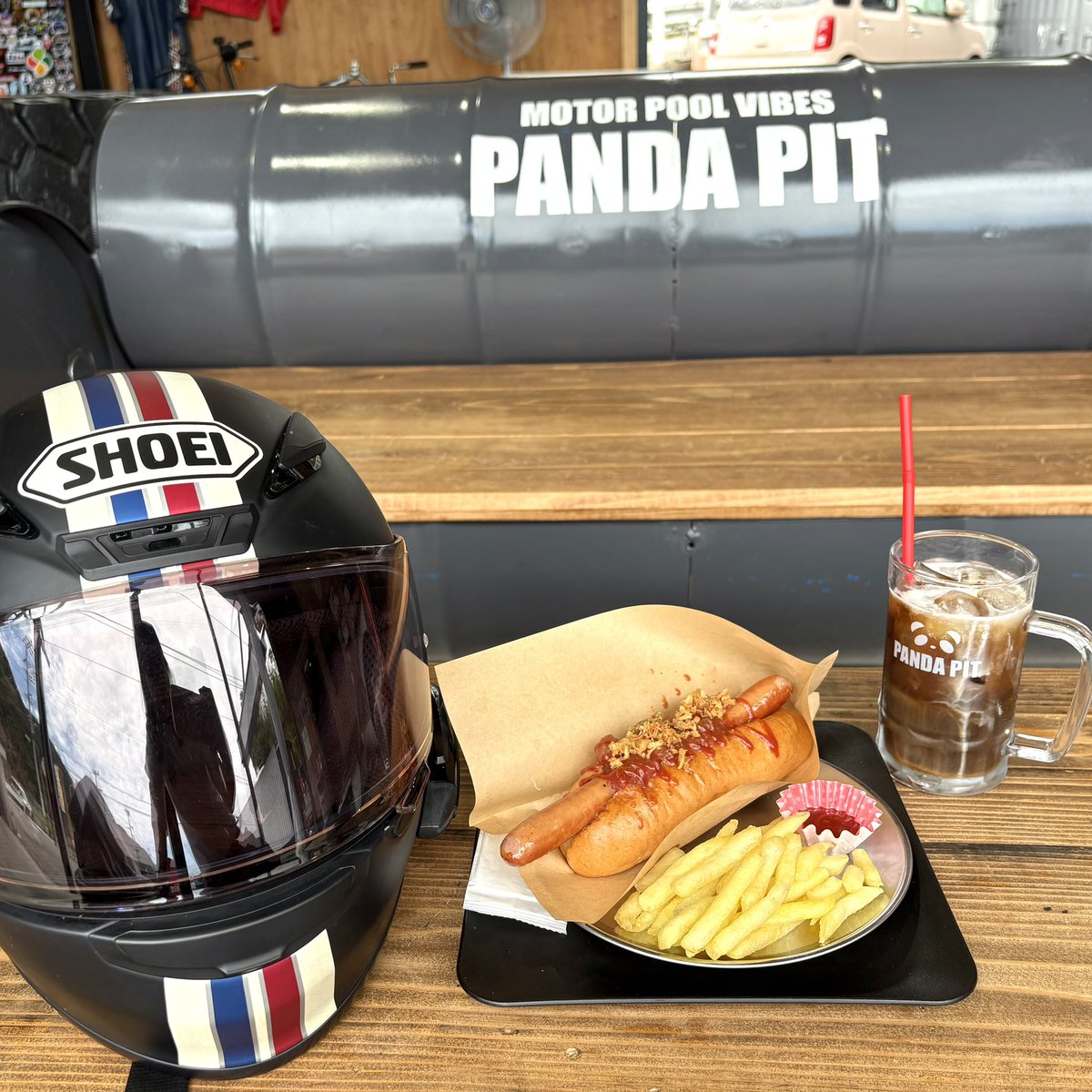 candy_mogmog_'s tweet photo. 今日は、サルサドッグ🌭を食べにライダーズカフェまで走ってきました🏍️〜
少し秋を感じちゃいました!
#PANDAPIT 🐼 https://t.co/cbh1dpdL8w