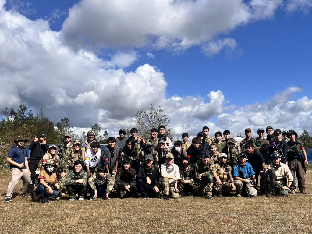 MIT_Airsoft's tweet image. 本日は室工大サバゲーサークル主催の大学生交流サバゲーでした！！！

砦さんをお借りして総勢40人近い人数でワイワイサバゲーしましたよ〜！

参加していただいた他大学の皆様、ヤンさん、にゃーくさんご家族には感謝しかありません✨️

来年もよろしくお願いします🙏