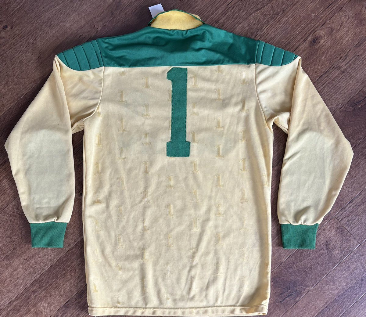 PaulMcFall9's tweet photo. Alan Rough Matchworn Celtic Centenary Goalkeeper shirt added to collection. https://t.co/ekeJHqVajT
