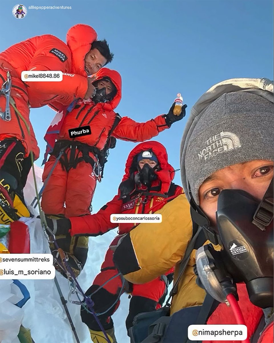 CarlosGarranzo's tweet photo. #MANASLU
La 📸 que todos queríamos ver. @RetoCarlosSoria &amp; Team en la cumbre de Manaslu. Ya están en BC. Ahora sí, enhorabuena Carlos.

Eres portada de medios a nivel mundial... ¡Tus NO patrocinadores deben estar tirándose de los pelos!. Gracias a todos los que SÍ habéis ayudado. https://t.co/ksLO2KokFr