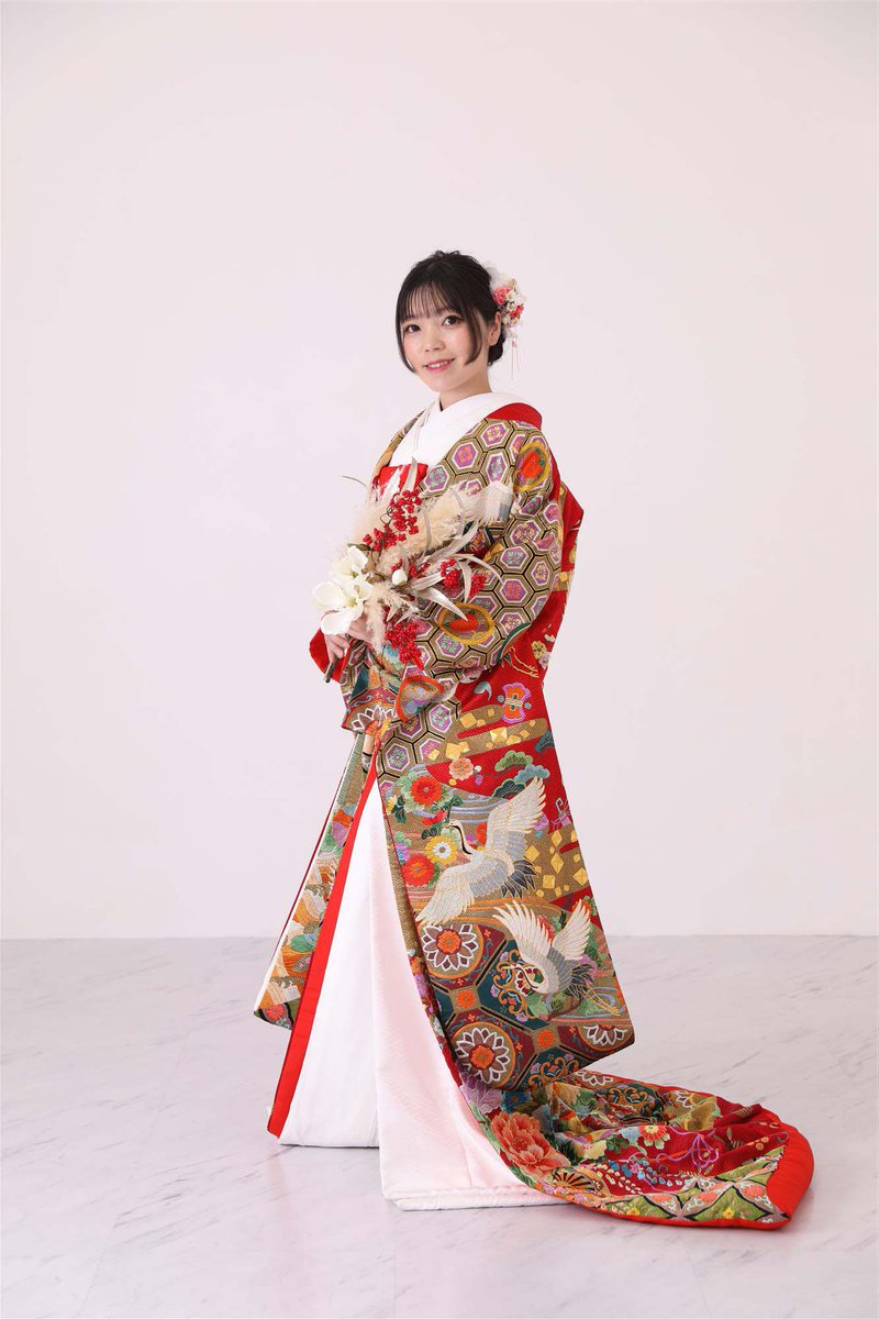 紅樓夢 刺繍団花比甲 白黒色袖なしアウター　明製漢服　中華風　成人式　着物和服 紅樓夢 刺繍団花比甲 白黒色袖なしアウター明製漢服中華風成人式