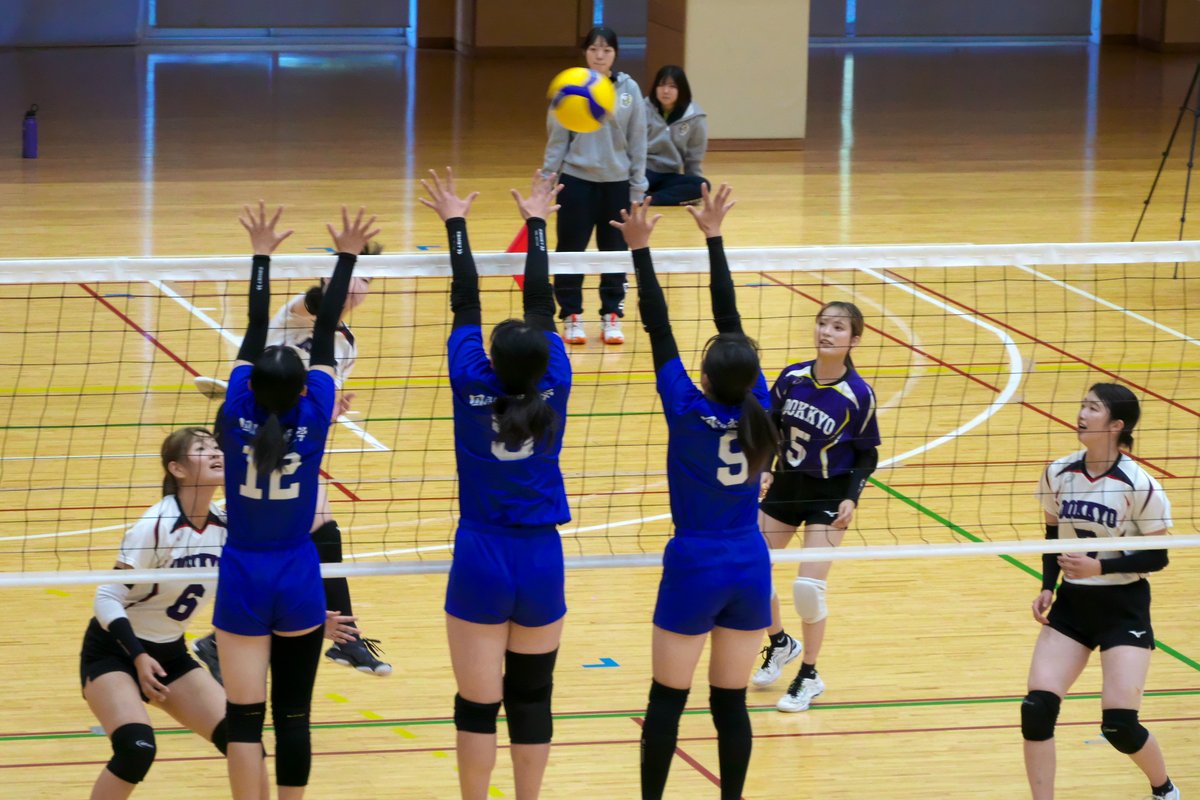 dokkyovolley_ob's tweet photo. 女子3部リーグ第三戦速報
獨協大VS国際武道大
0（10-25/16-25/5-25）3
昨季まで２部の強豪校、ベストメンバーが組めない中、新人も含め苦戦は必至の覚悟で臨んだ試合、最後は完全に突き放された～
#獨協 #女バレ #獨協バレー部 #獨協女子バレーボール部 #体育会 #dokkyo #volleyball #dokkyouniversity https://t.co/ptSbuk422E