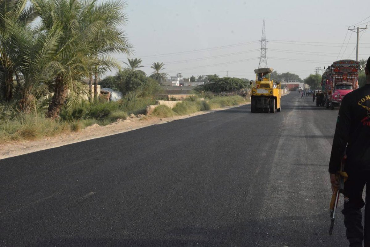 SyedKumailHShah's tweet photo. Inspected the ongoing work on Chhora Mandi Road. Directed the team to expedite completion so citizens can get maximum benefit from smooth &amp; safe travel.

#SKHS #Sukkur #SukkurDevelopment #PublicService https://t.co/BeTyeA6DSP