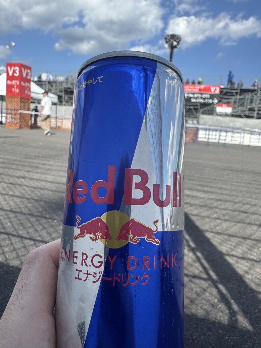 mikaron031's tweet photo. レッドブル無料で配ってた https://t.co/u4QwgBB8mC