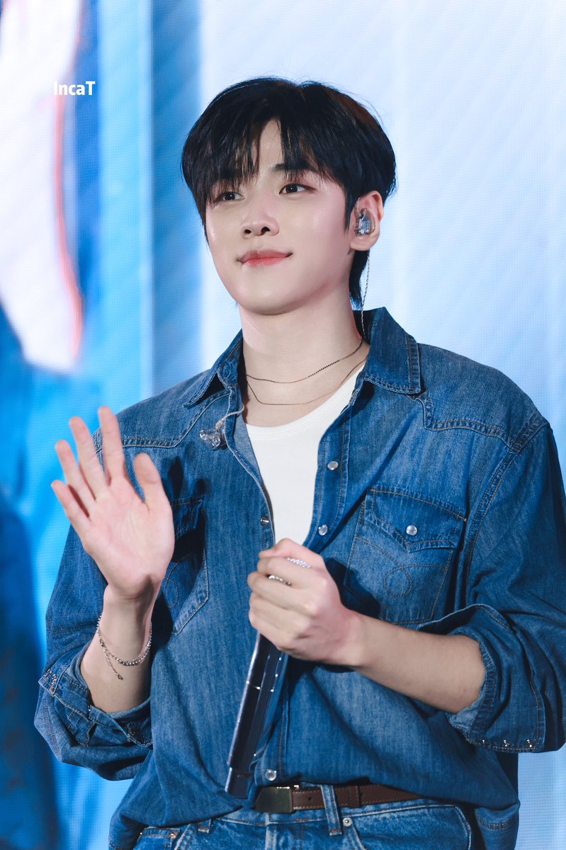 착장이랑 얼굴 느낌 진짜 역대급인데