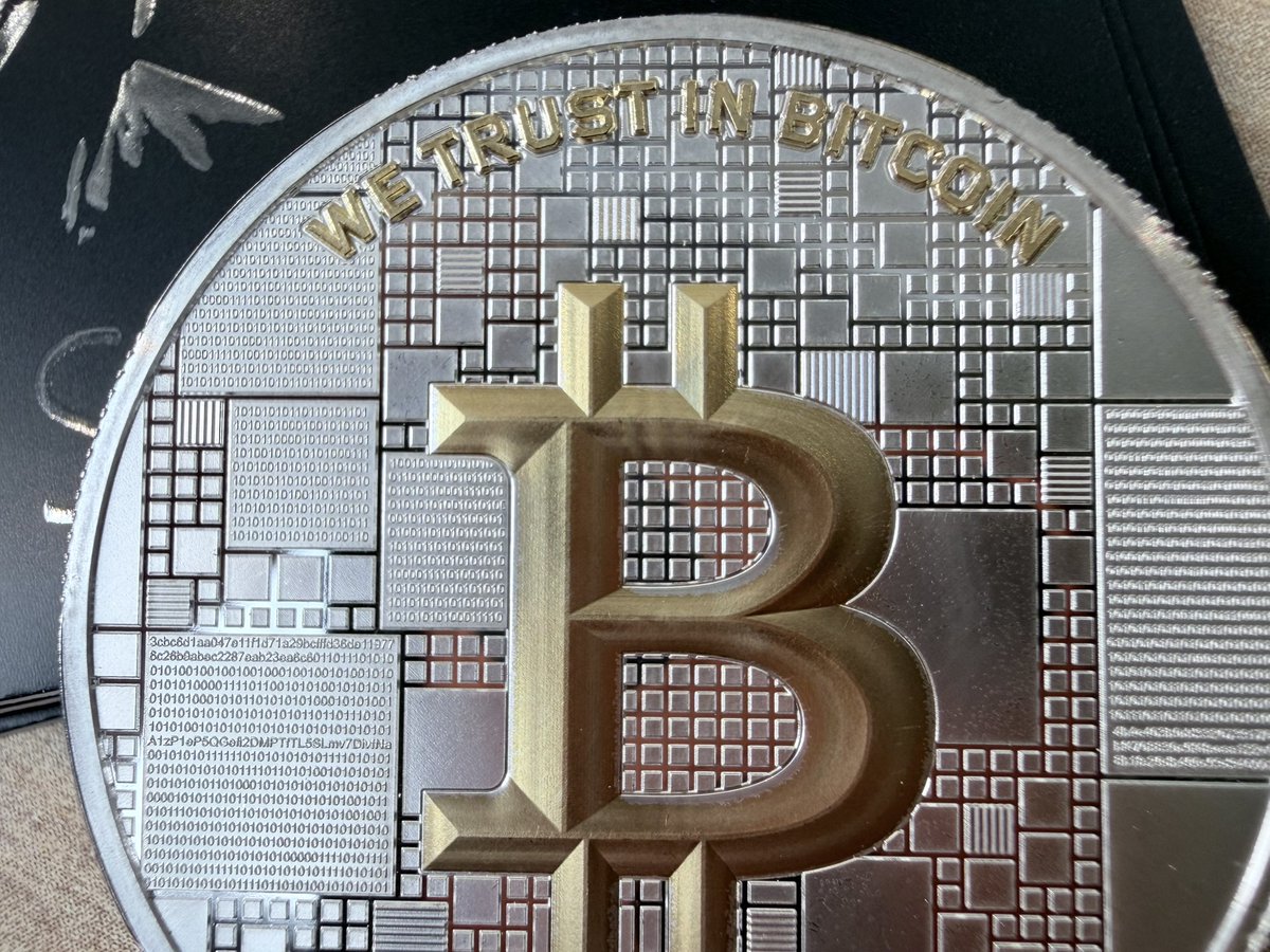 lekater's tweet photo. @Satoshi_Silver_ @blocktrainer #satoshisilver Shark Edition 🧡 https://t.co/9bQog4lTkK