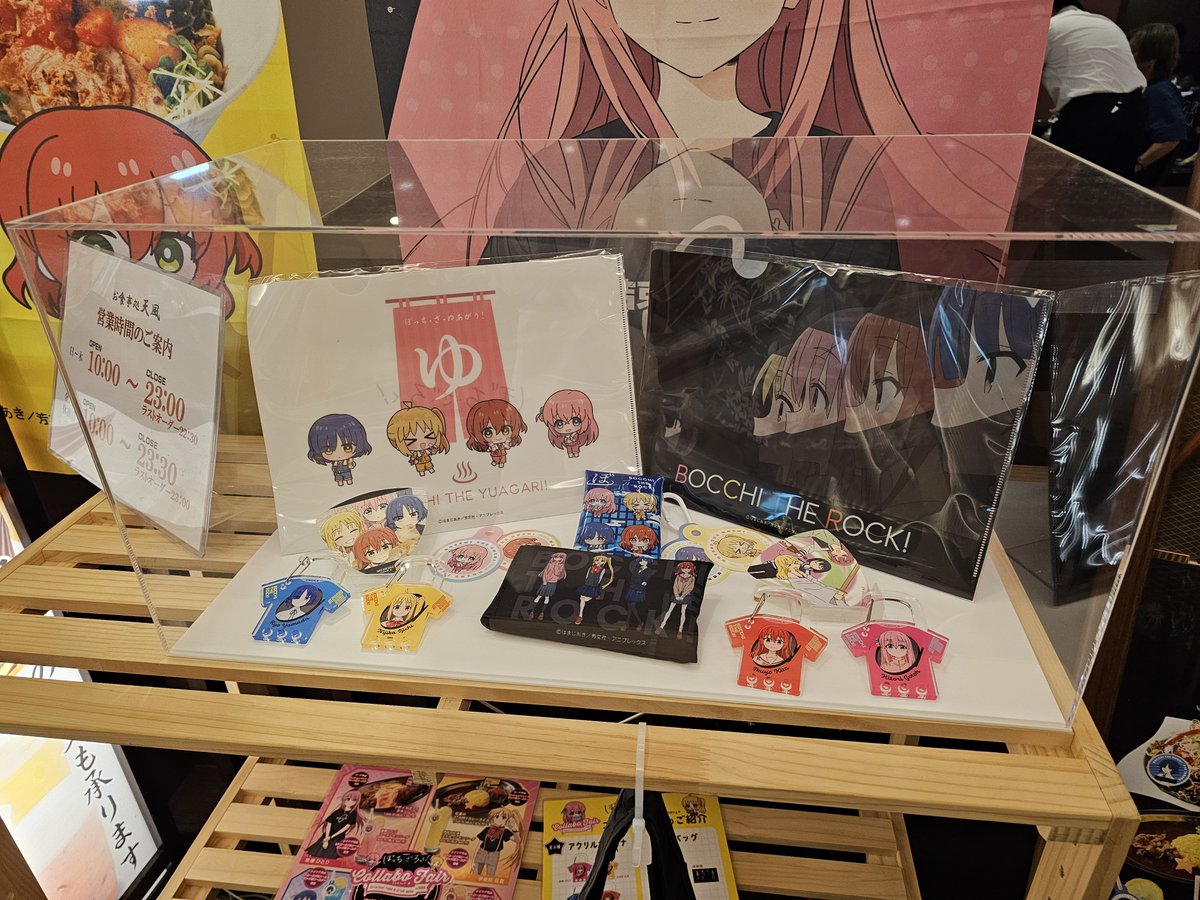 バースデークーポでタダだったので
2年半ぶりに来たらぼっちざろっくのコラボやってた