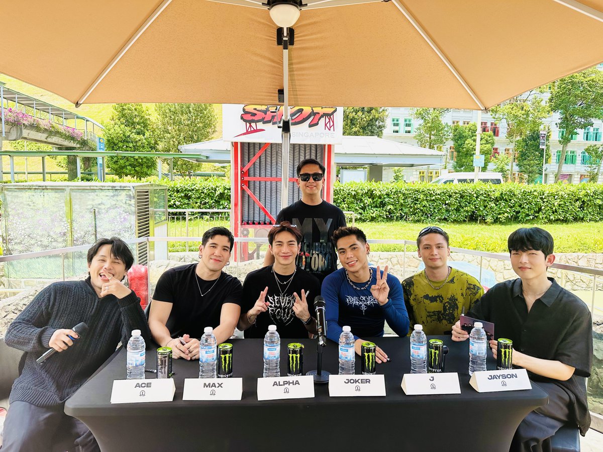 DroChavez's tweet photo. Finally you’re here in Singapore! 🙏🏻 I’m so proud of you guys and super excited for tonight’s show!

1ST ONE AT MUSIC MATTERS
@1stoneOfficial #1stOne
#1STONEatMUSICMATTERSLIVE2025 #MMLive25 #AllThatMatters25 https://t.co/xxOSVa5UC9