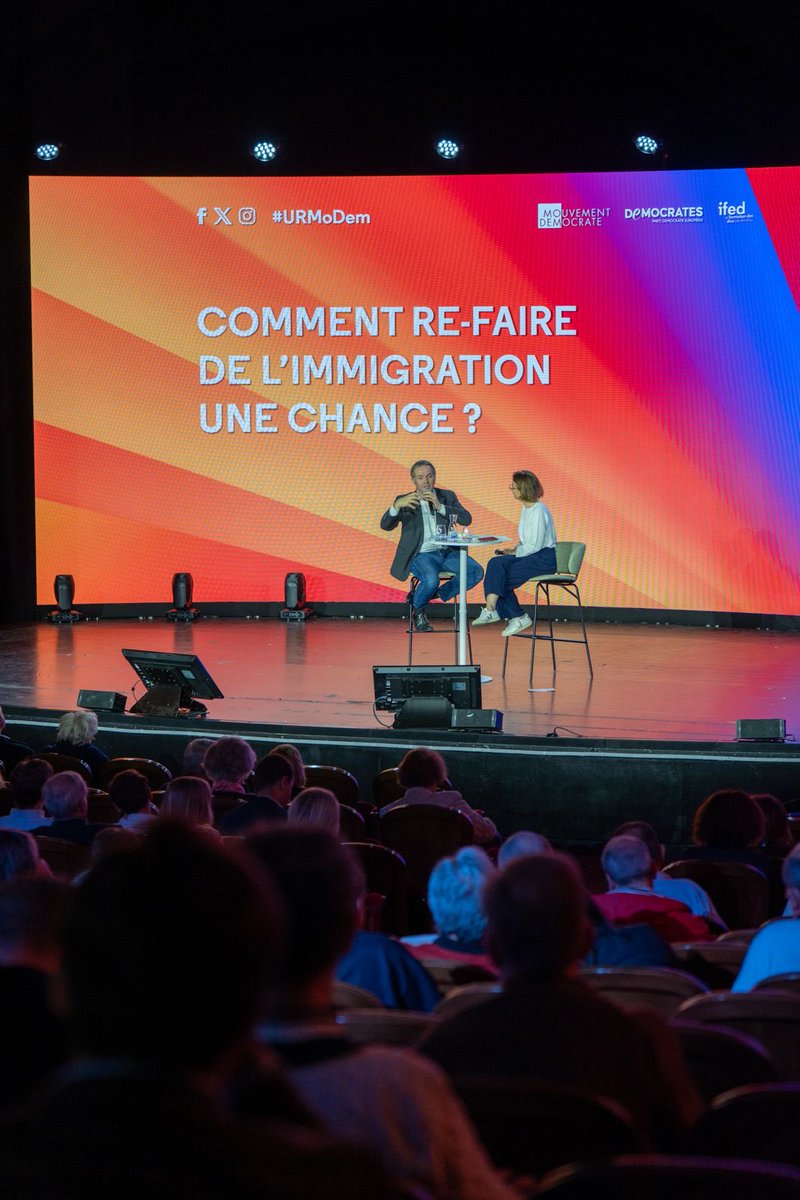 Avec ⁦<a href="/AnneBergantz/">Anne Bergantz</a>⁩, aux universités du ⁦<a href="/MoDem/">MoDem</a>⁩ pour porter un discours concret et optimiste sur l’immigration.
En repartant de mon livre « D’excellents Français » publié chez ⁦<a href="/EditionsGrasset/">Grasset et Fasquelle</a>⁩