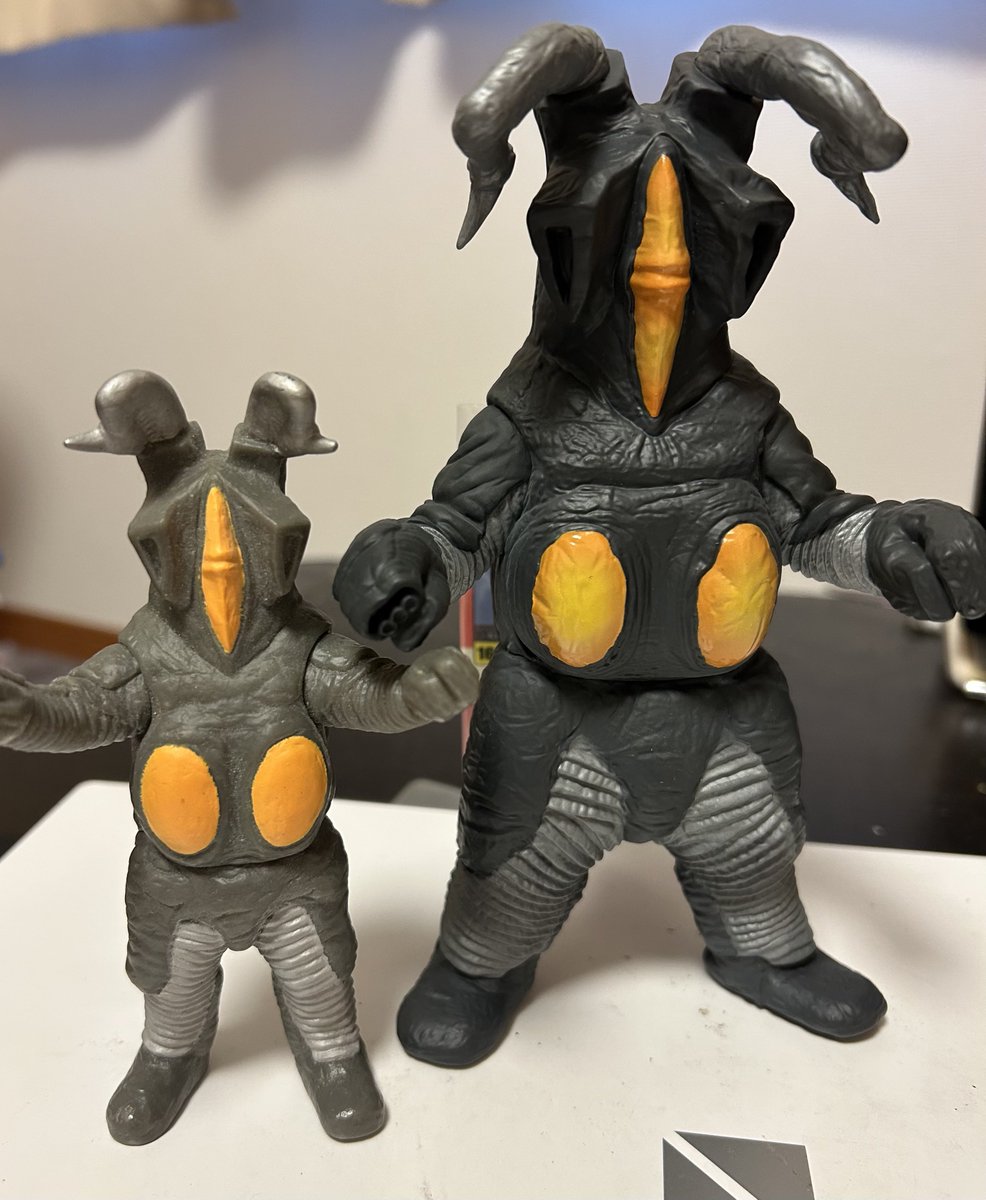 ゼットン二代目のソフビ届いた！
意外と大きい！