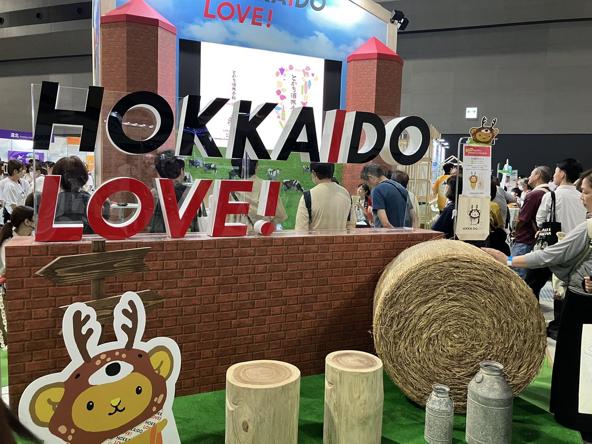 komakusat's tweet photo. 今日は EXPOは EXPOでもツーリズム EXPOに来ました。入場料1000円でしたがそれ以上のお土産を頂きました。パンダ🐼多数。パンフレットとグッズでカバンがパンパン。14時から参加でしたがYouTuberの西園寺さんとZAKIさんから直接記念品も頂き嬉しいかったです。
#ツーリズムexpo
#travy
#西園寺
#zaki https://t.co/140CdyvI7n