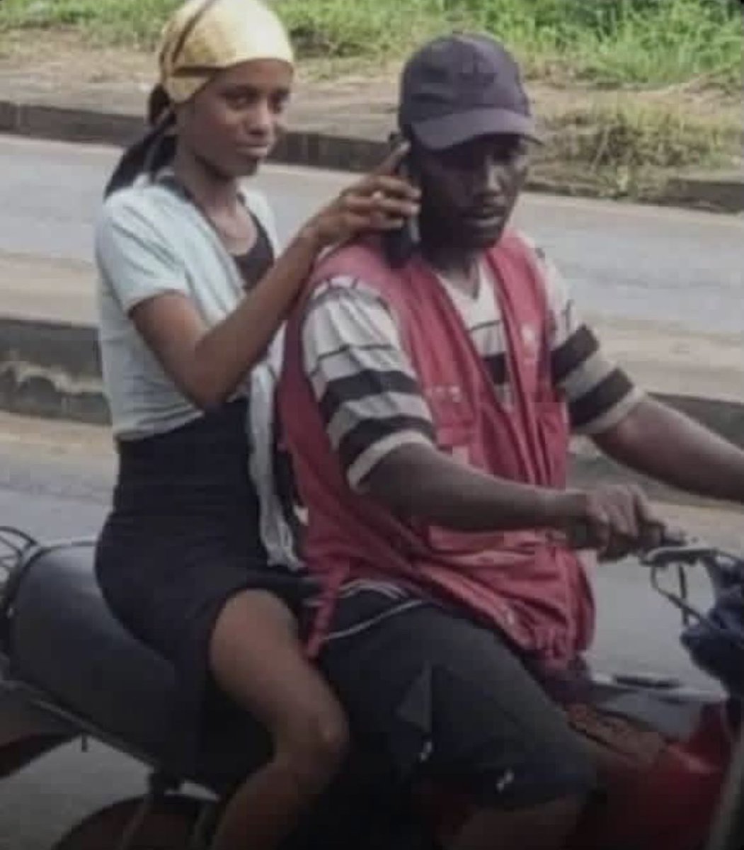 uclemuclem's tweet image. Bike man no worry i dey see una, abeg carry her go back then come back make i credit you, no be like this she be online and she no even get yansh or breast i for manage am, na Snapchat filter i blame. #oncode