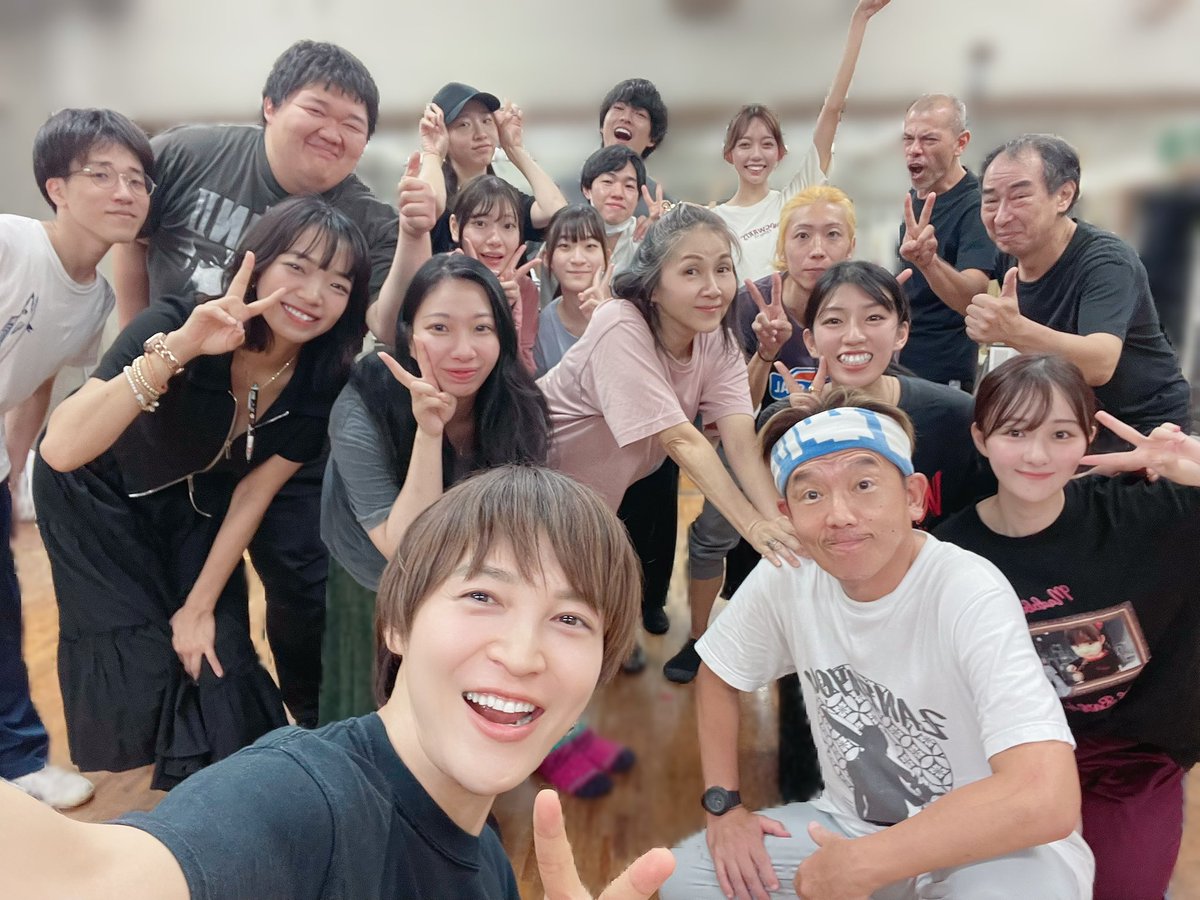 本日も舞台「1845巴里の憂鬱～Les Misérablesより〜」の稽古へ努めました!!

ひとつひとつのシーンを大切に想像しながら創造していけるように、共演させて頂く皆さんと最高という革命を目指して大切に今しかない今を頑張ります🇫🇷🎠🎩

是非、観に来て下さい!!
応援よろしくお願いします😁🙇‍♂️