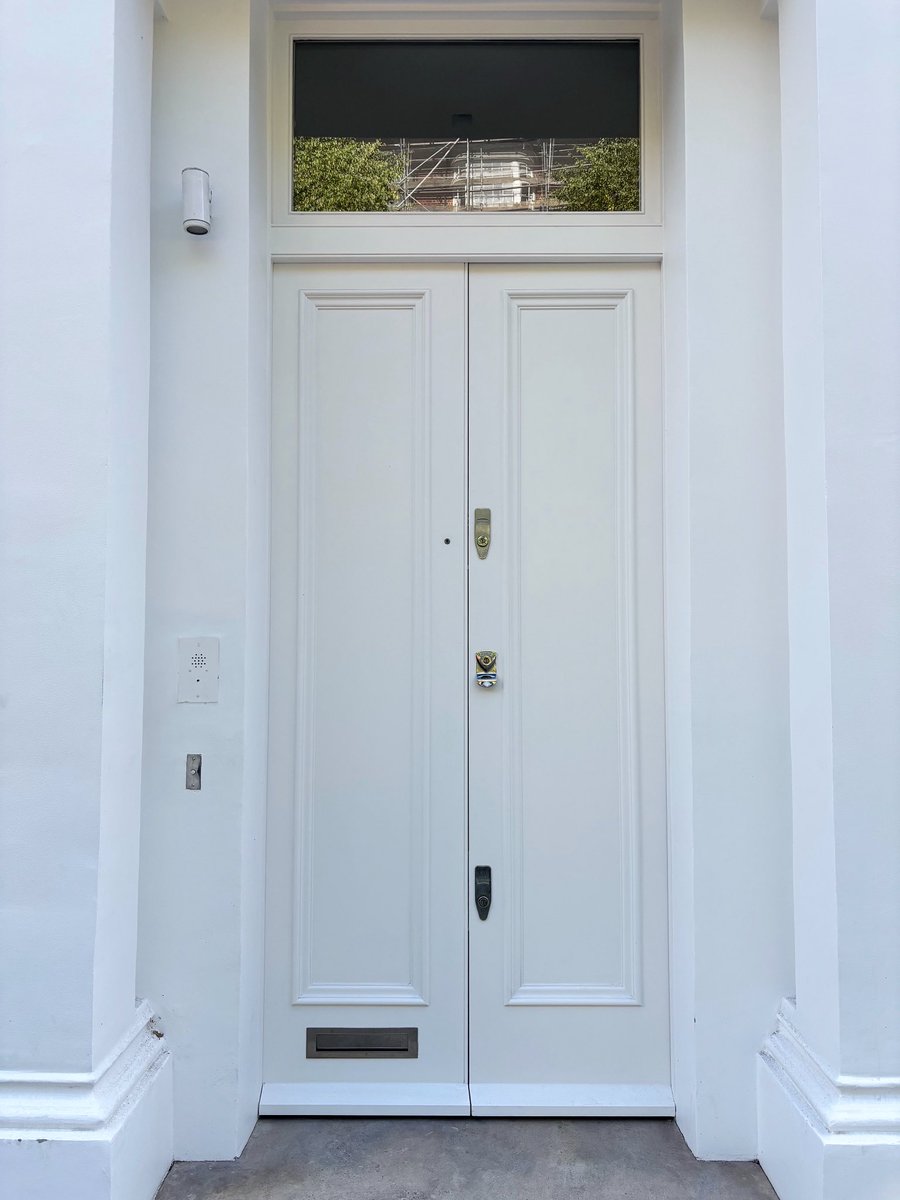 semayserbest's tweet image. #door #pembridge #shotoniphone