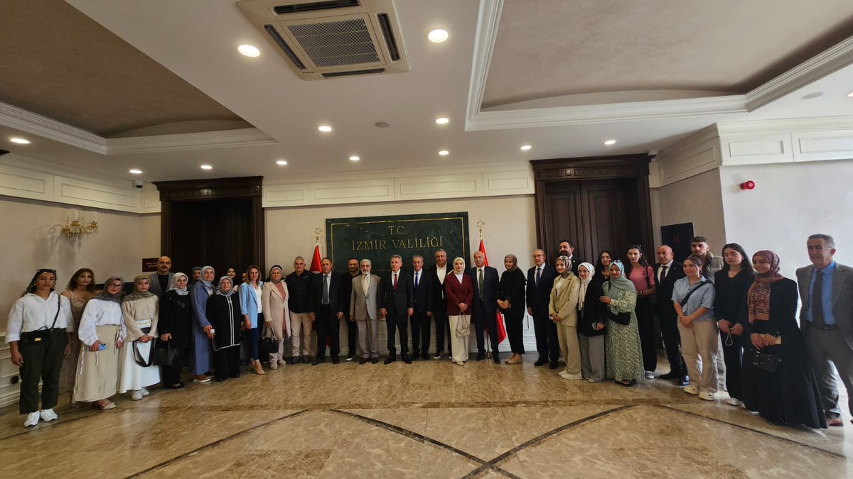 Ağrı Dernekler Fed Bşk Sn  Nuri Aydemir’in öncülüğünde İzmir’de Ağrılı gençlerimizle tarihi- kültürel buluşma gerçekleştirdik

İzmir Valimiz Sn Süleyman Elban ile bir araya gelmek bizim için çok değerliydi 

Destekleri için Sn Valimize ve Nuri Aydemir beye şükranlarımızı sunarız