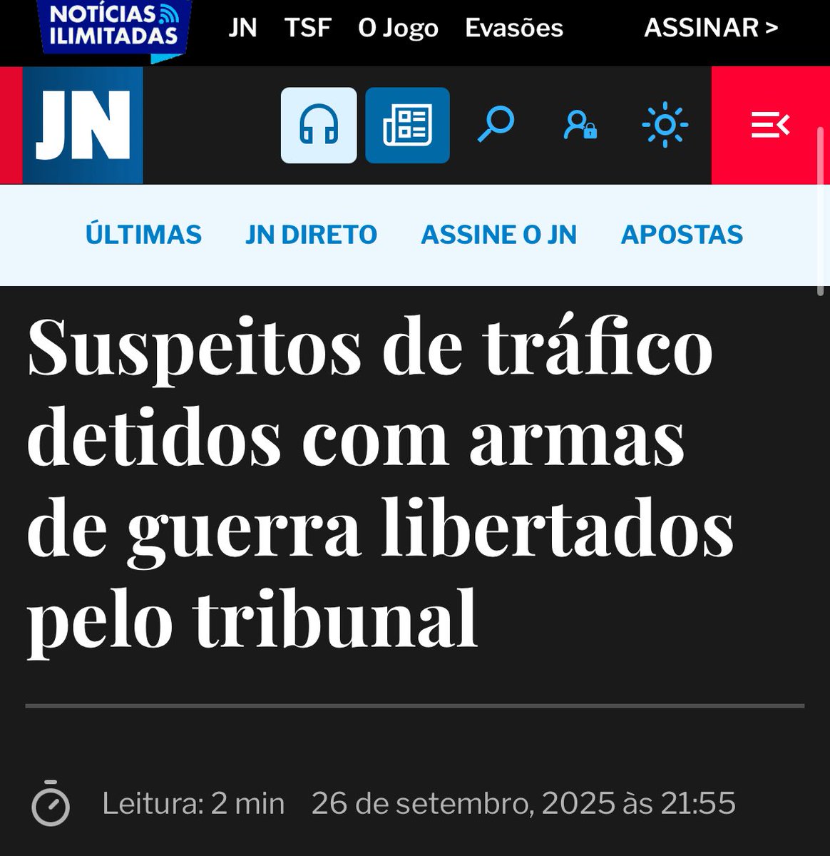 DrGPT1's tweet photo. Marroquinos ilegais apanhados numa lancha rápida na zona de Portimão.

Encontradas armas de guerra, tais como:
Kalashnikov (AK-47, M4, CETME-L e uma adaptada dos modelos AR-15/M4) de calibre 5,56 mm NATO, uma delas, furtada ao Exército espanhol.

Todos soltos pelo tribunal. https://t.co/F3jbgxQl4c