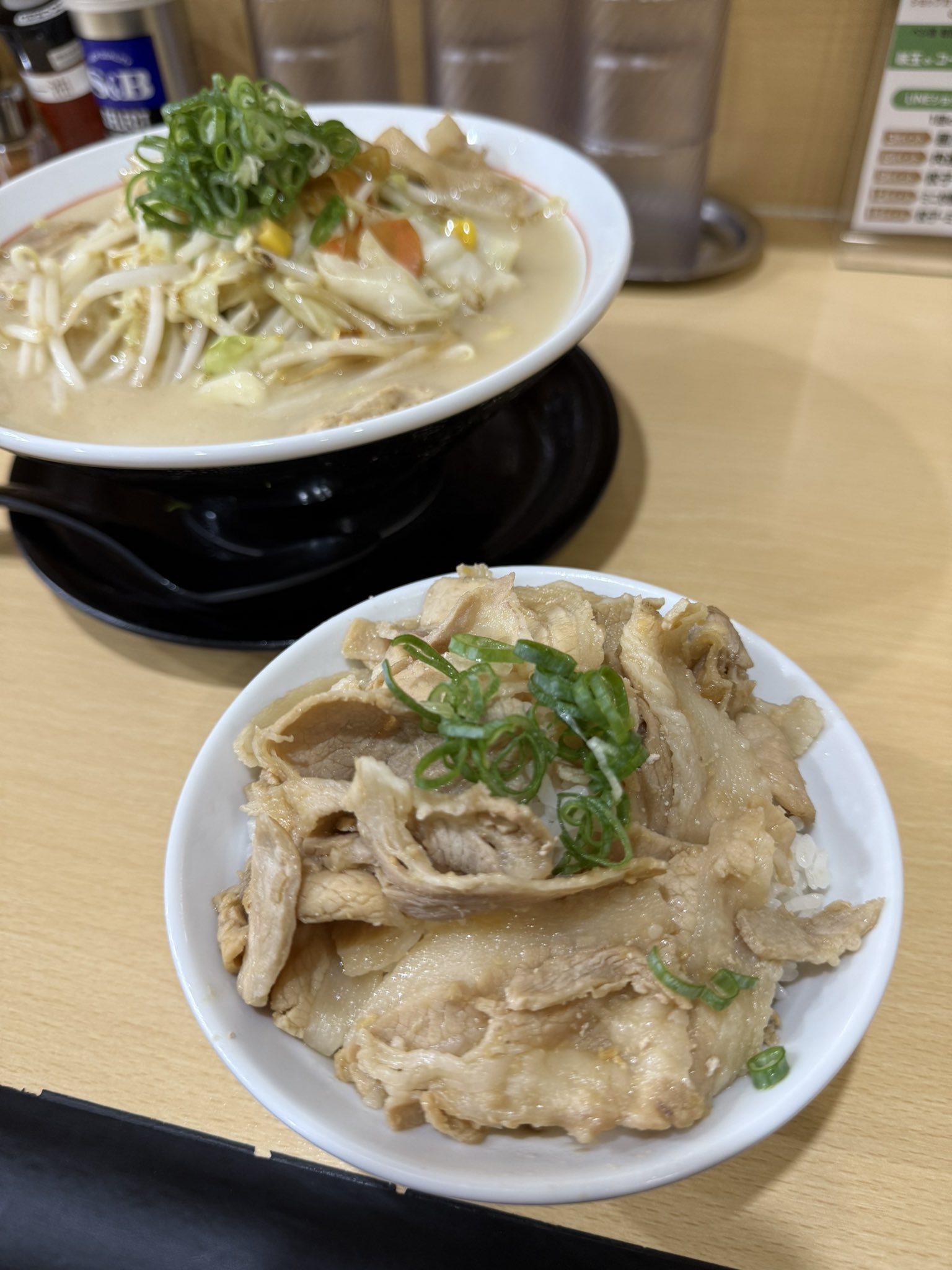 肉まんページ 豚肉と筍の食感 肉まん -イオンのプライベートブランド TOPVALU