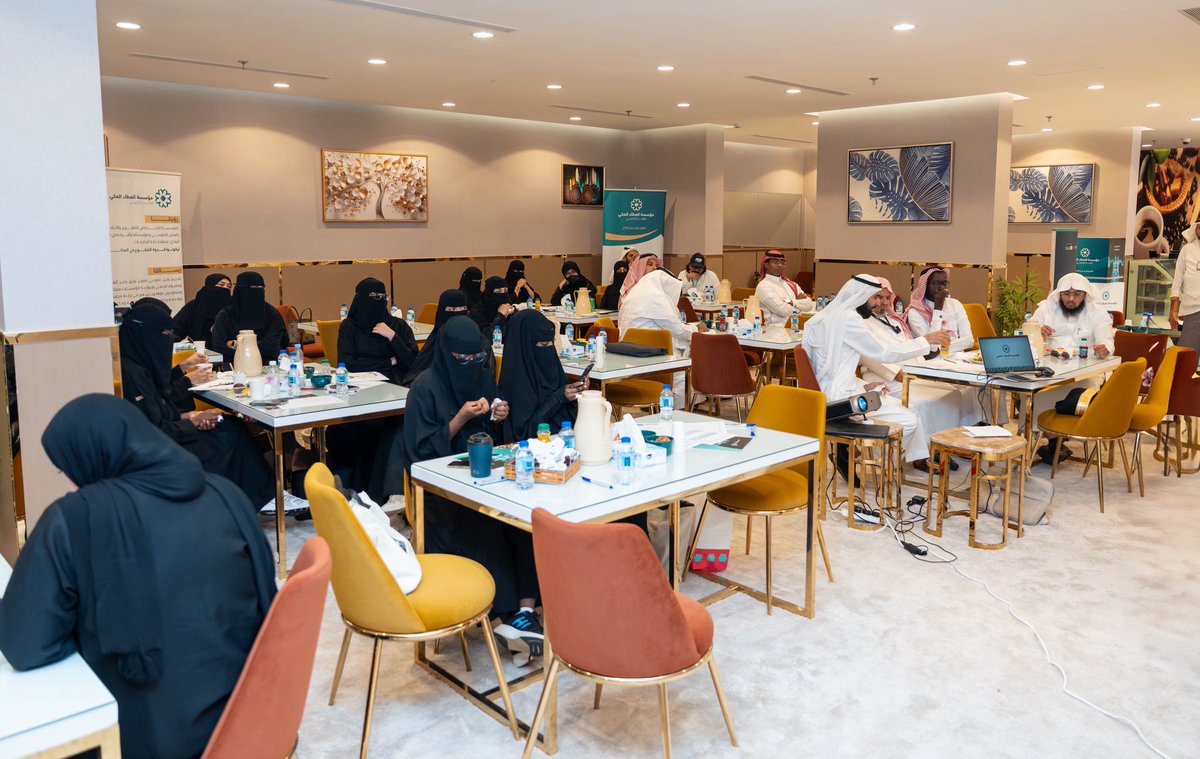 بحضور أكثر من ٢٠ فرقة تطوعية وأكثر من ٣٠ متطوع ومتطوعة انطلق الماراثون بورشتين أساسيتين:
صناعة المبادرات النوعية/تصميم الإطار المنطقي؛ 
من واقع ٤ ورش تتخللها قصص ملهمة تثري تجربتنا؛ لنحول الأفكار لمبادرات واقعية تصنع أثر مستدام لـ #عطاء_يبقى #عزنا_بطموحنا #عزنا_بطبعنا